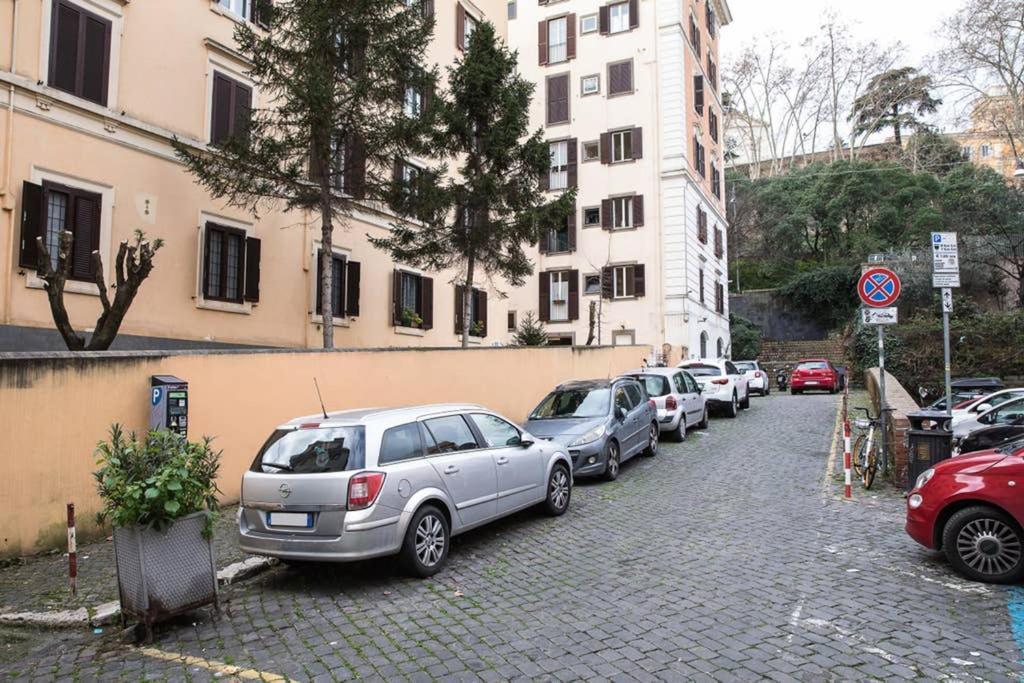 Pink Intimate Jacuzzi Suite Trastevere - Top Collection Рим Екстериор снимка